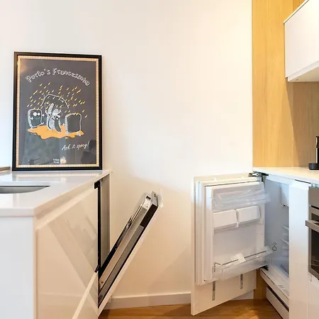 Vibes - T1 Moderno No Centro Do Com Ac, By Hopstays Oporto